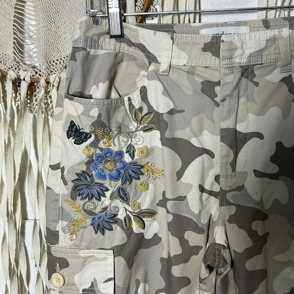 Sundance Vivant Cream Taupe Camo Print Floral Embroidered Jogger Pant Size P/4 - Picture 4 of 16